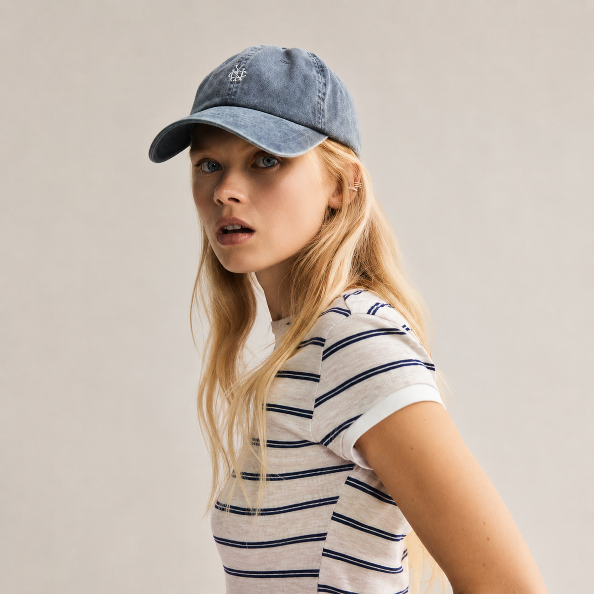 Fitted Contrasting-Trim T-Shirt